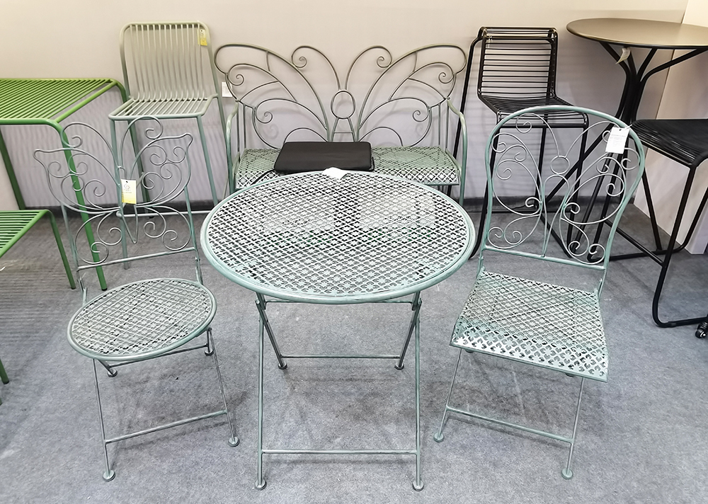 Butterfly Shaped Outdoor Furniture table and chair